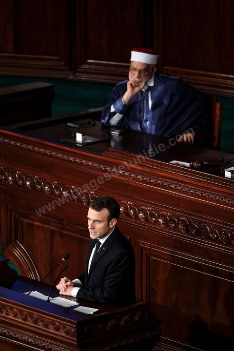 1er février 2018 : Discours de Emmanuel Macron devant les députés de l'ARP, assemblée de représentants du peuple, au Bardo en Tunisie. Après avoir souligné que les difficultés de la Tunisie sont essentiellement économiques, le président français a précisé que « des réformes douloureuses s’imposent, pour que la Tunisie soit un véritable pôle d’attractivité ».De 2016 à 2020, l’aide de la France à la relance de la Tunisie s’élève à 1,2 milliard d’euros assortie de 500 millions supplémentaires sur 2020-2022. « Si vous échouez, nous échouons » sera la phrase répétée par Macron durant ces 24h de visite d'état.