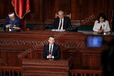 1er février 2018 : Discours de Emmanuel Macron devant les députés de l'ARP, assemblée de représentants du peuple, au Bardo en Tunisie. Après avoir souligné que les difficultés de la Tunisie sont essentiellement économiques, le président français a précisé que « des réformes douloureuses s’imposent, pour que la Tunisie soit un véritable pôle d’attractivité ».De 2016 à 2020, l’aide de la France à la relance de la Tunisie s’élève à 1,2 milliard d’euros assortie de 500 millions supplémentaires sur 2020-2022. « Si vous échouez, nous échouons » sera la phrase répétée par Macron durant ces 24h de visite d'état.