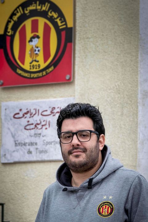 18 février 2018 : Sami Dimassi cofondateur du premier groupe d'ultra de Tunisie pour le club Espérance de Tunis, les Ultras Lemkachkhines, nés en 2002 (« lemkachkhines » signifie les plus souriants, vu les résultats de l’équipe), très inspirés par le Commando Ultra Curva Sud de la Roma, dont ils ont d’ailleurs adoptés le symbole, la tête de Cochise.