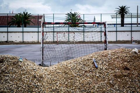 18 février 2018 : le Parc A est centre historique d'entrainement du Club Africain, tant pour le foot que pour le Hand ou lebasket. L'un des plus vieux clubs sportifs du pays (1920) souffre aujourd'hui d'une situation dramatique de ses installations en partie à l'abandon. ils font actuellement un "téléthon" auprès de leurs supporters pour rénover leurs infrastrtuctures.