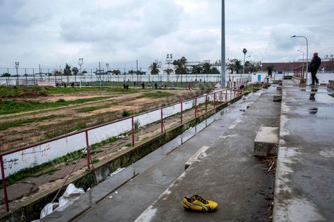 18 février 2018 : le Parc A est centre historique d'entrainement du Club Africain, tant pour le foot que pour le Hand ou lebasket. L'un des plus vieux clubs sportifs du pays (1920) souffre aujourd'hui d'une situation dramatique de ses installations en partie à l'abandon. ils font actuellement un "téléthon" auprès de leurs supporters pour rénover leurs infrastrtuctures.