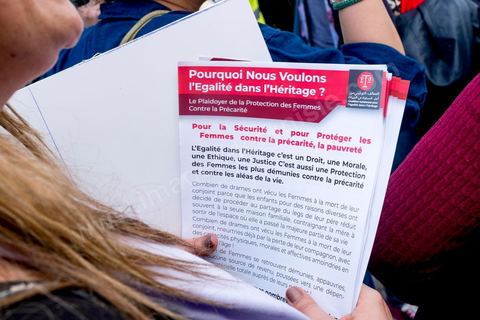 10 mars 2018 : près de 2000 personnes ont manifesté à Tunis pour réclamer la fin de l’« injustice » imposant l’inégalité successorale entre hommes et femmes.C'est la première grande manifestation en Tunisie et dans le monde arabe pour l'égalité entre les sexes et surtout l'égalité dans l'héritage. Selon la loi tunisienne, issue en l’occurrence des préceptes du Coran, la femme n’hérite que de la moitié de la part de l’homme du même degré de parenté. Le président de la République, Béji Caïd Essebsi, avait annoncé le 13 août 2017 son souhait d’aboutir en Tunisie à « l’égalité  dans tous les domaines ». A cette fin, il a mis sur pied une « commission de l’égalité et des libertés individuelles » chargée de réfléchir à une réforme de l’arsenal législatif afin d’en éliminer les dispositions attentatoires aux libertés individuelles ou sources de discriminations.