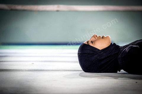 Entrainement des équipes nationales de Boxe féminine, Junior et cadettes. A la Cité Nationale Sportive de Tunis, l'équipe Nationale de Boxe féminine, Junior et Seniro, s'entraine quotidiennement. La boxe depuis les titres mondiaux et africains de Rim Jouini a pris depuis quelques années de l'ampleur en Tunisie et compte aujourd'hui plus de 500 licenciées sur l'ensemble du territoire et une équipe nationale qui engrange dans les différentes catégories des titres internationaux. 