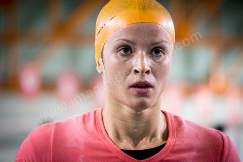 Entrainement des équipes nationales de Boxe féminine, Junior et cadettes. A la Cité Nationale Sportive de Tunis, l'équipe Nationale de Boxe féminine, Junior et Seniro, s'entraine quotidiennement. La boxe depuis les titres mondiaux et africains de Rim Jouini a pris depuis quelques années de l'ampleur en Tunisie et compte aujourd'hui plus de 500 licenciées sur l'ensemble du territoire et une équipe nationale qui engrange dans les différentes catégories des titres internationaux. 