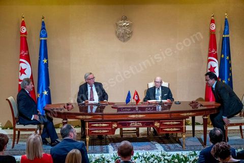 25 octobre 2018 : Signature de contrats et conférence de presse entre Jean-Claude Junker, Président de la Commission Européenne et Béji Caïd Essebsi, Président de la Tunisie au Palais de présidentiel de Carthage, , dans la cadre de la visite de Jean-Claude Junker en Tunisie le 25 et 26 octobre.