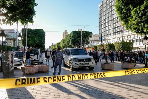 29 octobre 2018 : attentat suicide à l'avenue Habib Bourguiba à Tunis. La femme qui s'est fait exploser vers 13h55 ciblait une patrouille de sécurité, sur l'avenue Habib Bourguiba au centre ville de Tunis à quelques mètres du Ministère de l'Intérieur. L'attentat terroriste est survenu alors que cette patrouille stationnait devant un centre commercial situé sur l'avenue Habib Bourguiba, où se déroulait une manifestation encadrée par les forces de l'ordre, à Tunis. Le bilan définitif est de 20 personnes légèrement blessées dont 15 policiers. La terroriste originaire du Sahel est morte, il s'agissait d'une jeune diplômée sans emploi inconnue des services de police.
