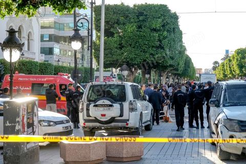 29 octobre 2018 : attentat suicide à l'avenue Habib Bourguiba à Tunis. La femme qui s'est fait exploser vers 13h55 ciblait une patrouille de sécurité, sur l'avenue Habib Bourguiba au centre ville de Tunis à quelques mètres du Ministère de l'Intérieur. L'attentat terroriste est survenu alors que cette patrouille stationnait devant un centre commercial situé sur l'avenue Habib Bourguiba, où se déroulait une manifestation encadrée par les forces de l'ordre, à Tunis. Le bilan définitif est de 20 personnes légèrement blessées dont 15 policiers. La terroriste originaire du Sahel est morte, il s'agissait d'une jeune diplômée sans emploi inconnue des services de police.