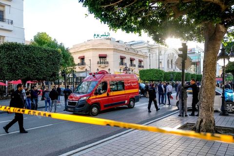 29 octobre 2018 : attentat suicide à l'avenue Habib Bourguiba à Tunis. La femme qui s'est fait exploser vers 13h55 ciblait une patrouille de sécurité, sur l'avenue Habib Bourguiba au centre ville de Tunis à quelques mètres du Ministère de l'Intérieur. L'attentat terroriste est survenu alors que cette patrouille stationnait devant un centre commercial situé sur l'avenue Habib Bourguiba, où se déroulait une manifestation encadrée par les forces de l'ordre, à Tunis. Le bilan définitif est de 20 personnes légèrement blessées dont 15 policiers. La terroriste originaire du Sahel est morte, il s'agissait d'une jeune diplômée sans emploi inconnue des services de police.