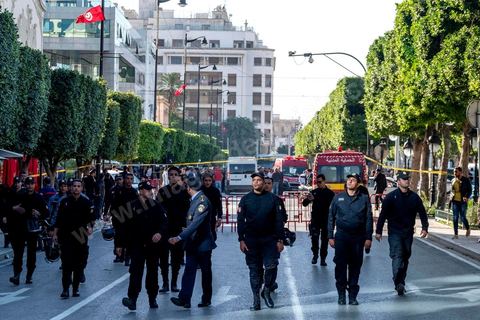 29 octobre 2018 : attentat suicide à l'avenue Habib Bourguiba à Tunis. La femme qui s'est fait exploser vers 13h55 ciblait une patrouille de sécurité, sur l'avenue Habib Bourguiba au centre ville de Tunis à quelques mètres du Ministère de l'Intérieur. L'attentat terroriste est survenu alors que cette patrouille stationnait devant un centre commercial situé sur l'avenue Habib Bourguiba, où se déroulait une manifestation encadrée par les forces de l'ordre, à Tunis. Le bilan définitif est de 20 personnes légèrement blessées dont 15 policiers. La terroriste originaire du Sahel est morte, il s'agissait d'une jeune diplômée sans emploi inconnue des services de police.