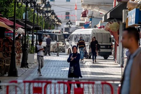 29 octobre 2018 : attentat suicide à l'avenue Habib Bourguiba à Tunis. La femme qui s'est fait exploser vers 13h55 ciblait une patrouille de sécurité, sur l'avenue Habib Bourguiba au centre ville de Tunis à quelques mètres du Ministère de l'Intérieur. L'attentat terroriste est survenu alors que cette patrouille stationnait devant un centre commercial situé sur l'avenue Habib Bourguiba, où se déroulait une manifestation encadrée par les forces de l'ordre, à Tunis. Le bilan définitif est de 20 personnes légèrement blessées dont 15 policiers. La terroriste originaire du Sahel est morte, il s'agissait d'une jeune diplômée sans emploi inconnue des services de police.
