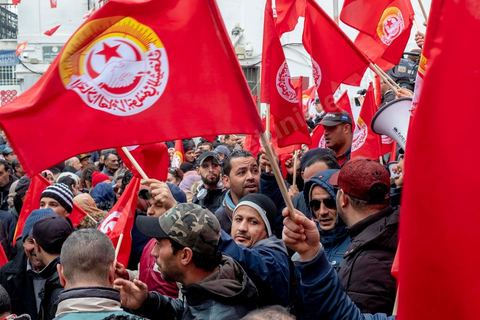14 janvier 2019 : 8ème anniversaire de la révolution, place Med Ali au siège historique de l'UGTT, Noureddine Taboubi, secrétaire général fait au balcon de son bureau son discours à près d'un millier de syndicalistes. Suivi ensuite de l'interview dans son bureau.