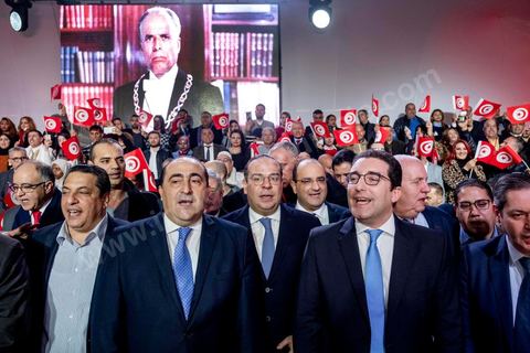 27 janvier 2019 : Meeting de lancement du nouveau parti tunisien Tahya Tounes (Vive la Tunisie) à Monastir. Ce nouveau s'appuie sur le groupe de la Coalition nationale, deuxième bloc à l'Assemblée avec 44 députés. Leur crédo : soutenir le chef du gouvernement, Youssef Chahed. Pressenti pour incarner le parti, Youssef Chached était pourtant le grand absent de ce meeting. Des personnalités sont intervenues au pupitre : Mustapha Ben Ahmed (chef du bloc coalition natioanle), Faten Kallel (ex-cadre d’Afek Tounes et ex-secrétaire d’État de la Jeunesse et des Sports), Kamel Hadj Sassi (ex-secrétaire d’État sous Ben Ali et conseiller à la Kasbah), Amel Belkhiria (ex-Al Joumhouri), Mondher Marzouk (maire de Monastir) et Slim Azzabi (ex-chef de cabinet du président Beji Caïd Essebsi).