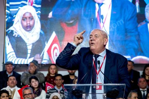 27 janvier 2019 : Mustapha Ben Ahmed. Meeting de lancement du nouveau parti tunisien Tahya Tounes (Vive la Tunisie) à Monastir. Ce nouveau s'appuie sur le groupe de la Coalition nationale, deuxième bloc à l'Assemblée avec 44 députés. Leur crédo : soutenir le chef du gouvernement, Youssef Chahed. Pressenti pour incarner le parti, Youssef Chached était pourtant le grand absent de ce meeting. Des personnalités sont intervenues au pupitre : Mustapha Ben Ahmed (chef du bloc coalition natioanle), Faten Kallel (ex-cadre d’Afek Tounes et ex-secrétaire d’État de la Jeunesse et des Sports), Kamel Hadj Sassi (ex-secrétaire d’État sous Ben Ali et conseiller à la Kasbah), Amel Belkhiria (ex-Al Joumhouri), Mondher Marzouk (maire de Monastir) et Slim Azzabi (ex-chef de cabinet du président Beji Caïd Essebsi).