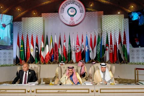 31 mars 2019 : 30ème session du Sommet de la Ligue Arabe à Tunis.Le président de la République Béji Caïd Essebsi a accueilli près de 20 dirigeants arabes présents pour prendre part aux travaux du Sommet. Il s’agit, notamment, du président libanais Michel Aoun, du président yéménite Abdrabbo Mansour Hadi, du président irakien Barham Saleh et l’Emir de l’Etat du Koweït, Cheikh Sabah al-Ahmad al-Jaber al-Sabah.Etaient arrivés, également, à Tunis, le président du Conseil présidentiel du gouvernement libyen d’entente nationale Fayez Sarraj, le président palestinien, Mahmoud Abbas, le président djiboutien, Ismaël Omar Guelleh, le président mauritanien Mohamed Ould Abdel Aziz et le Roi de Jordanie Abdallah II. 