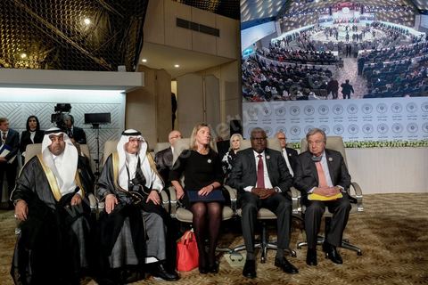 31 mars 2019 : 30ème session du Sommet de la Ligue Arabe à Tunis.Le président de la République Béji Caïd Essebsi a accueilli près de 20 dirigeants arabes présents pour prendre part aux travaux du Sommet. Il s’agit, notamment, du président libanais Michel Aoun, du président yéménite Abdrabbo Mansour Hadi, du président irakien Barham Saleh et l’Emir de l’Etat du Koweït, Cheikh Sabah al-Ahmad al-Jaber al-Sabah.Etaient arrivés, également, à Tunis, le président du Conseil présidentiel du gouvernement libyen d’entente nationale Fayez Sarraj, le président palestinien, Mahmoud Abbas, le président djiboutien, Ismaël Omar Guelleh, le président mauritanien Mohamed Ould Abdel Aziz et le Roi de Jordanie Abdallah II. 