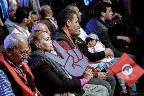 1er mai 2019 : cérémonie de cloture du premier congrès constitutif du nouveau parti Tahya Tounes dans la salle de Radès. Youssef Chahed, leader non déclaré de ce parti, est venu tenir un discours de cloture d'une heure, mais est entré comme chef du gouvernement et ressorti comme chef du gouvernement, ni nouveau adhérent et encore moins candidat à la présidence pour ce nouveau parti issu du goupe parlementaire de la Coalition nationale et soutien incoditionnel à son chef de gouvernement. « Grâce à vous, aujourd’hui le gouvernement n’est plus seul. Je ne me sens plus seul. Le soutien au gouvernement s’est renforcé depuis la constitution du groupe parlementaire de la Coalition. Il a pris encore plus de force avec la création de Tahya Tounes. Quand on me dit aujourd’hui que le parti tire avantage du gouvernement, je réponds que c’est précisément l’inverse. C’est le gouvernement qui bénéficie de l’appui de Tahya Tounes." déclarera Chahed.