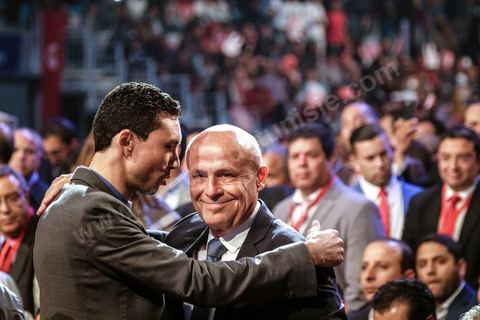 1er mai 2019 : cérémonie de cloture du premier congrès constitutif du nouveau parti Tahya Tounes dans la salle de Radès. Youssef Chahed, leader non déclaré de ce parti, est venu tenir un discours de cloture d'une heure, mais est entré comme chef du gouvernement et ressorti comme chef du gouvernement, ni nouveau adhérent et encore moins candidat à la présidence pour ce nouveau parti issu du goupe parlementaire de la Coalition nationale et soutien incoditionnel à son chef de gouvernement. « Grâce à vous, aujourd’hui le gouvernement n’est plus seul. Je ne me sens plus seul. Le soutien au gouvernement s’est renforcé depuis la constitution du groupe parlementaire de la Coalition. Il a pris encore plus de force avec la création de Tahya Tounes. Quand on me dit aujourd’hui que le parti tire avantage du gouvernement, je réponds que c’est précisément l’inverse. C’est le gouvernement qui bénéficie de l’appui de Tahya Tounes." déclarera Chahed.