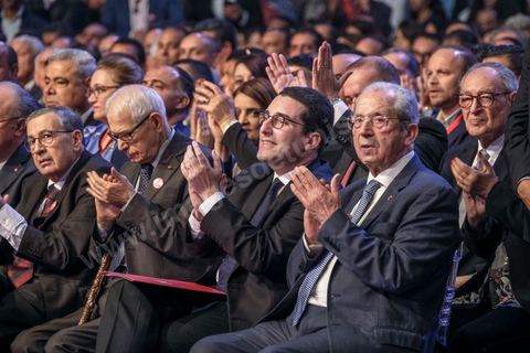 1er mai 2019 : cérémonie de cloture du premier congrès constitutif du nouveau parti Tahya Tounes dans la salle de Radès. Youssef Chahed, leader non déclaré de ce parti, est venu tenir un discours de cloture d'une heure, mais est entré comme chef du gouvernement et ressorti comme chef du gouvernement, ni nouveau adhérent et encore moins candidat à la présidence pour ce nouveau parti issu du goupe parlementaire de la Coalition nationale et soutien incoditionnel à son chef de gouvernement. « Grâce à vous, aujourd’hui le gouvernement n’est plus seul. Je ne me sens plus seul. Le soutien au gouvernement s’est renforcé depuis la constitution du groupe parlementaire de la Coalition. Il a pris encore plus de force avec la création de Tahya Tounes. Quand on me dit aujourd’hui que le parti tire avantage du gouvernement, je réponds que c’est précisément l’inverse. C’est le gouvernement qui bénéficie de l’appui de Tahya Tounes." déclarera Chahed.