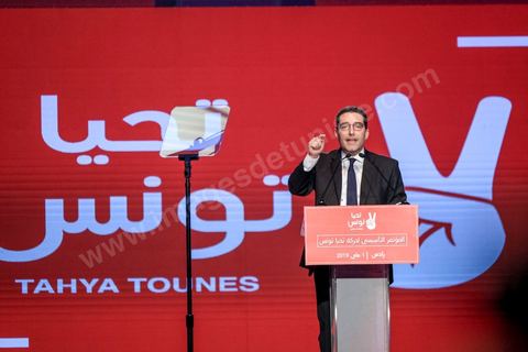 1er mai 2019 : cérémonie de cloture du premier congrès constitutif du nouveau parti Tahya Tounes dans la salle de Radès. Youssef Chahed, leader non déclaré de ce parti, est venu tenir un discours de cloture d'une heure, mais est entré comme chef du gouvernement et ressorti comme chef du gouvernement, ni nouveau adhérent et encore moins candidat à la présidence pour ce nouveau parti issu du goupe parlementaire de la Coalition nationale et soutien incoditionnel à son chef de gouvernement. « Grâce à vous, aujourd’hui le gouvernement n’est plus seul. Je ne me sens plus seul. Le soutien au gouvernement s’est renforcé depuis la constitution du groupe parlementaire de la Coalition. Il a pris encore plus de force avec la création de Tahya Tounes. Quand on me dit aujourd’hui que le parti tire avantage du gouvernement, je réponds que c’est précisément l’inverse. C’est le gouvernement qui bénéficie de l’appui de Tahya Tounes." déclarera Chahed.