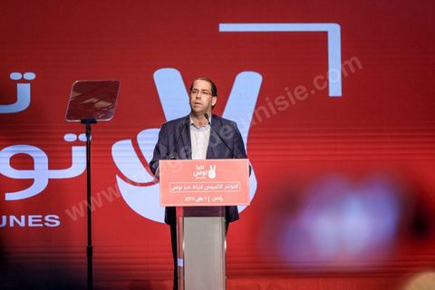 1er mai 2019 : cérémonie de cloture du premier congrès constitutif du nouveau parti Tahya Tounes dans la salle de Radès. Youssef Chahed, leader non déclaré de ce parti, est venu tenir un discours de cloture d'une heure, mais est entré comme chef du gouvernement et ressorti comme chef du gouvernement, ni nouveau adhérent et encore moins candidat à la présidence pour ce nouveau parti issu du goupe parlementaire de la Coalition nationale et soutien incoditionnel à son chef de gouvernement. « Grâce à vous, aujourd’hui le gouvernement n’est plus seul. Je ne me sens plus seul. Le soutien au gouvernement s’est renforcé depuis la constitution du groupe parlementaire de la Coalition. Il a pris encore plus de force avec la création de Tahya Tounes. Quand on me dit aujourd’hui que le parti tire avantage du gouvernement, je réponds que c’est précisément l’inverse. C’est le gouvernement qui bénéficie de l’appui de Tahya Tounes." déclarera Chahed.