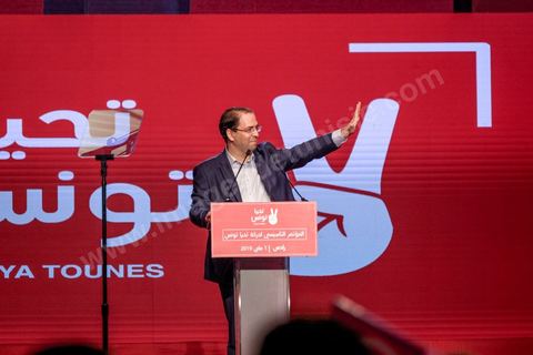 1er mai 2019 : cérémonie de cloture du premier congrès constitutif du nouveau parti Tahya Tounes dans la salle de Radès. Youssef Chahed, leader non déclaré de ce parti, est venu tenir un discours de cloture d'une heure, mais est entré comme chef du gouvernement et ressorti comme chef du gouvernement, ni nouveau adhérent et encore moins candidat à la présidence pour ce nouveau parti issu du goupe parlementaire de la Coalition nationale et soutien incoditionnel à son chef de gouvernement. « Grâce à vous, aujourd’hui le gouvernement n’est plus seul. Je ne me sens plus seul. Le soutien au gouvernement s’est renforcé depuis la constitution du groupe parlementaire de la Coalition. Il a pris encore plus de force avec la création de Tahya Tounes. Quand on me dit aujourd’hui que le parti tire avantage du gouvernement, je réponds que c’est précisément l’inverse. C’est le gouvernement qui bénéficie de l’appui de Tahya Tounes." déclarera Chahed.