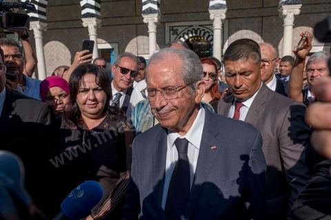 25 juillet 2019 : Mohamed Ennaceur vient de prêter serment comme nouveau Président de la République pour un interim de trois mois. A 10h du matin est annoncé officiellement la mort du président de la République Béji Caïd Essebsi à l'hopital militaire de Tunis en ce jour de fête de la République. A l'aasemblée des représentant du peuple s'et l'efferversence, le président de l'assemblée est constituellement le successeur par interim du président défunt. Défilé de personnalité politique dasn le bureau du président de l'assemblée Mohamed Ennaceur avant de préter sermet en fin de jjournée comme président de la république pour un interim de trois mois et l'organisation d'élections présidentielles anticipées. 