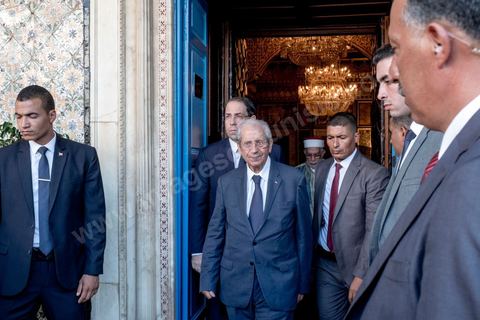 25 juillet 2019 : Mohamed Ennaceur reoit le chef du gouvernement Youssef Chahed avant de prêter semrent comme nouveau Président de la République par un interim de 3 mois. A 10h du matin est annoncé officiellement la mort du président de la République Béji Caïd Essebsi à l'hopital militaire de Tunis en ce jour de fête de la République. A l'aasemblée des représentant du peuple s'et l'efferversence, le président de l'assemblée est constituellement le successeur par interim du président défunt. Défilé de personnalité politique dasn le bureau du président de l'assemblée Mohamed Ennaceur avant de préter sermet en fin de jjournée comme président de la république pour un interim de trois mois et l'organisation d'élections présidentielles anticipées. 