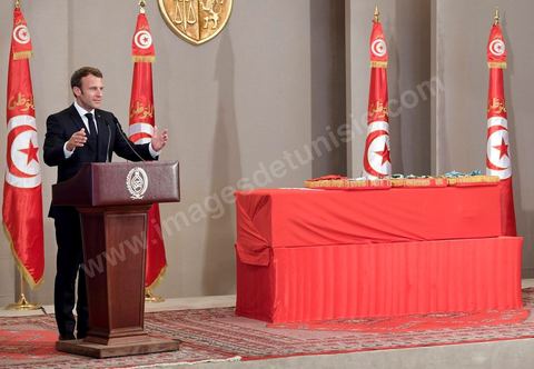 27 juillet 2019 : Allocution de Emmanuel Macron lors de la cérémonie d'hommage au Président de la République tunisienne Béji Caid Essebsi, mort ce jeudi 25 juillet à 92 ans, au Palais de Carthage en présence de Emmanuel Macron, président français, du roi d'Espagne Philippe de Valois