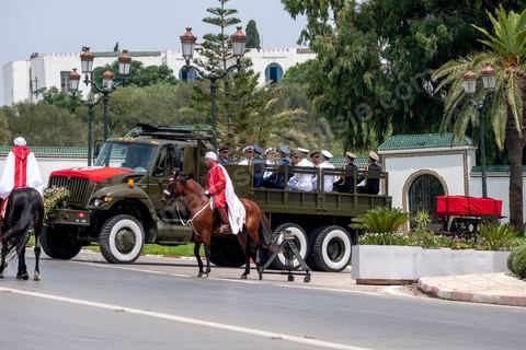 27 juillet 2019 : Obsèques nationales pour le Président de la République Béji Caïd Essebsi, décédé ce 25 juillet à 92 ans. Le cortège funéraire, après une cérémonie au palais présidentiel de Carthage, traverse la capitale Tunis pour rejoindre le caveau de la famille dans le cimetière du Jellaz à Tunis. 