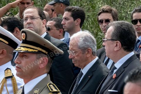 27 juillet 2019 : arrivée du cortége à proximité du cimetière, les personnalités tunisiennes finissent à pied derrière la dépouille du président, Mohamed Ennaceur, le nouveau président par intérim, Yussef Chahed, chef du gouvernement accompagnent la famille avec notamment le fils Hafedh Caïd Essebsi. Obsèques nationales pour le Président de la République Béji Caïd Essebsi, décédé ce 25 juillet à 92 ans. Le cortège funéraire, après une cérémonie au palais présidentiel de Carthage, traverse la capitale Tunis pour rejoindre le caveau de la famille dans le cimetière du Jellaz à Tunis. 
