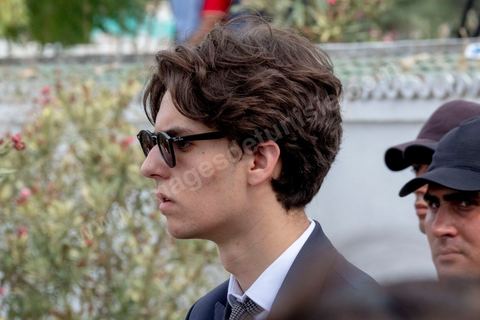 27 juillet 2019 : à la sortie du cimetière un des petits fils de Beji CaId Essebsi. Obsèques nationales pour le Président de la République Béji Caïd Essebsi, décédé ce 25 juillet à 92 ans. Le cortège funéraire, après une cérémonie au palais présidentiel de Carthage, traverse la capitale Tunis pour rejoindre le caveau de la famille dans le cimetière du Jellaz à Tunis. 