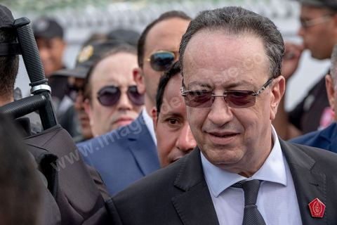 27 juillet 2019 : à la sortie du cimetière Hafedh Caïd Essebsi, fils du président défunt et chef du parti Nidaa Tounes. Obsèques nationales pour le Président de la République Béji Caïd Essebsi, décédé ce 25 juillet à 92 ans. Le cortège funéraire, après une cérémonie au palais présidentiel de Carthage, traverse la capitale Tunis pour rejoindre le caveau de la famille dans le cimetière du Jellaz à Tunis. 