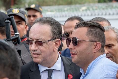 27 juillet 2019 : à la sortie du cimetière Hafedh Caïd Essebsi, fils du président défunt et chef du parti Nidaa Tounes. Obsèques nationales pour le Président de la République Béji Caïd Essebsi, décédé ce 25 juillet à 92 ans. Le cortège funéraire, après une cérémonie au palais présidentiel de Carthage, traverse la capitale Tunis pour rejoindre le caveau de la famille dans le cimetière du Jellaz à Tunis. 
