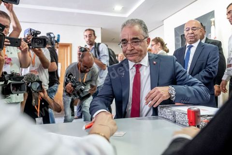 09 août 2019 : Dépot de candidature de Mohsen Marzouk pour son parti Machrou Tounes lors de ce dernier jour de dépots de candidature à l'ISIE pour les candidats à la présidentielle du 15 septembre, très forte affluence et 98 candidats au final mais seulement 25% des dossiers retnus en premier examen. 
