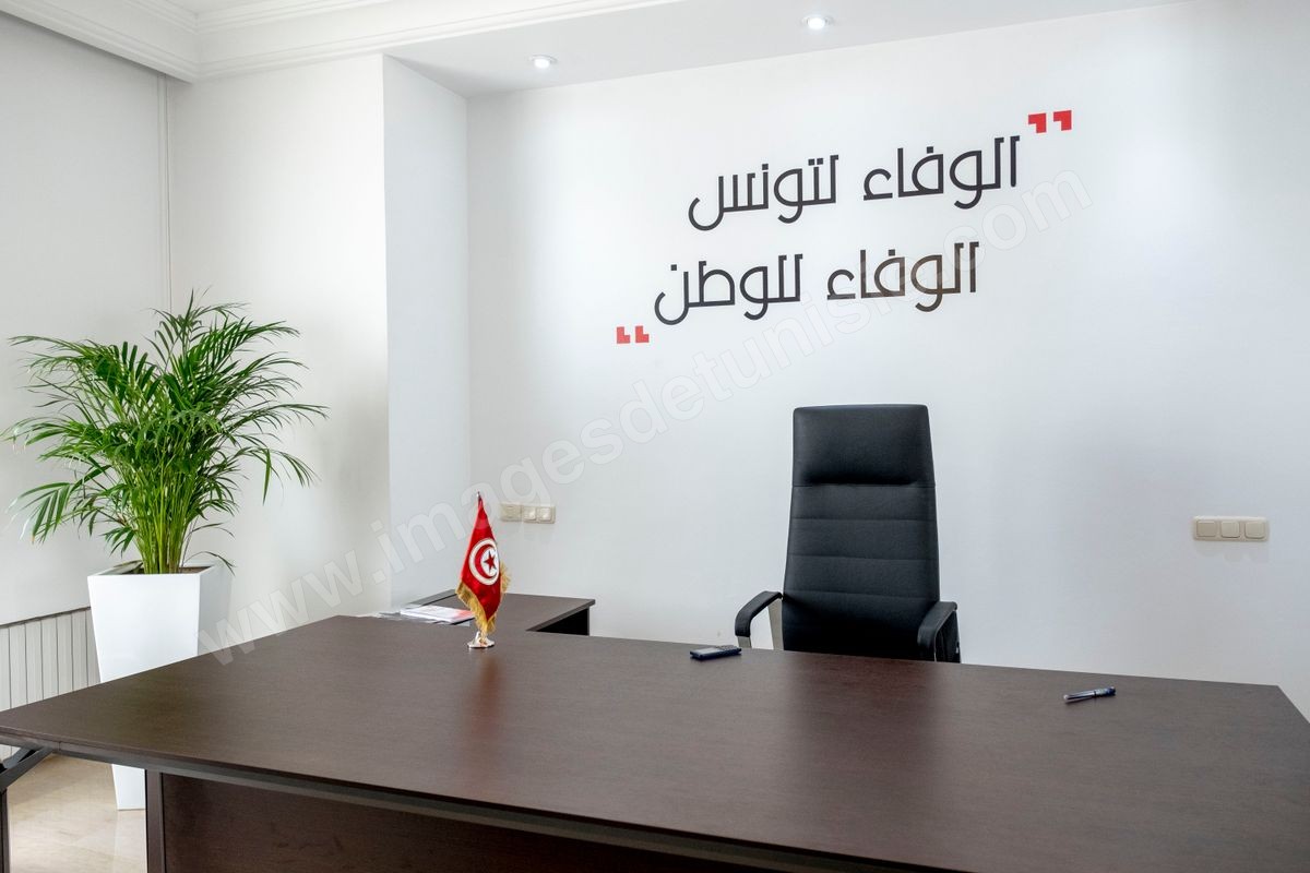 M40-000 Portrait Abdelkarim Zbidi à son bureau 29082019