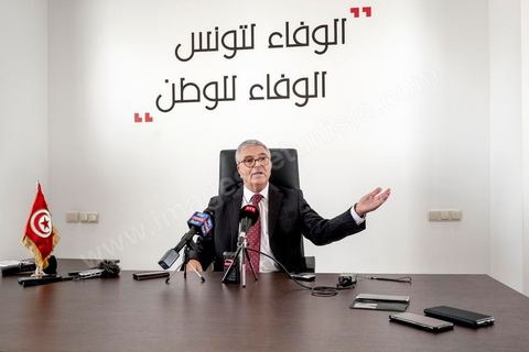 29 aout 2019 : portrait de Abdelkarim Zbidi, candidat à l'election présidentielle en Tunisie du 15 spetmebre sous l'étiquette indépendante mais soutenu par les partis Nidaa Tounes et Afek Tounes et de nombreuses personnalités. Ministre de la Défense depuis deux ans sous le gouvernement de Chahed il commence sa carrière politique sous Ben Ali, puis Essebsi en 2011 et la troika en 2012. Aujourdhui il est le candidat surprise de dernière minute et se positionne comme l'opposant à Chahed.