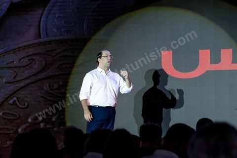 02 septembre 2019 : en ce premier jour de campagne officielle pour l'élection présidentielle anticipée, Youssef Chahed, Chef du Gouvernment en vacances, est candidat pour le nouveau parti Tahya Tounes. Dans une salle d'un hôtel 5 étoiles de Tunis, Youssef Chahed présente de façon théatrale son programme électoral devant une salle composée du bureau du parti, des responsables régionaux et locaux du parti et de personnalités qui le soutiennent. Il a affirmé qu'il rêve d'une Tunisie forte, pour une démocratie plus forte, pour un état régulateur, pour faciliter les démarches d'obtention de visas, propose de changer le mode de scrutin, ... 