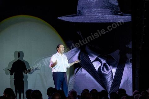 02 septembre 2019 : en ce premier jour de campagne officielle pour l'élection présidentielle anticipée, Youssef Chahed, Chef du Gouvernment en vacances, est candidat pour le nouveau parti Tahya Tounes. Dans une salle d'un hôtel 5 étoiles de Tunis, Youssef Chahed présente de façon théatrale son programme électoral devant une salle composée du bureau du parti, des responsables régionaux et locaux du parti et de personnalités qui le soutiennent. Il a affirmé qu'il rêve d'une Tunisie forte, pour une démocratie plus forte, pour un état régulateur, pour faciliter les démarches d'obtention de visas, propose de changer le mode de scrutin, ... 