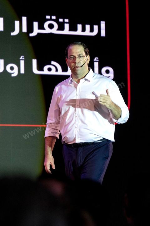 02 septembre 2019 : en ce premier jour de campagne officielle pour l'élection présidentielle anticipée, Youssef Chahed, Chef du Gouvernment en vacances, est candidat pour le nouveau parti Tahya Tounes. Dans une salle d'un hôtel 5 étoiles de Tunis, Youssef Chahed présente de façon théatrale son programme électoral devant une salle composée du bureau du parti, des responsables régionaux et locaux du parti et de personnalités qui le soutiennent. Il a affirmé qu'il rêve d'une Tunisie forte, pour une démocratie plus forte, pour un état régulateur, pour faciliter les démarches d'obtention de visas, propose de changer le mode de scrutin, ... 