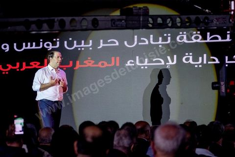 02 septembre 2019 : en ce premier jour de campagne officielle pour l'élection présidentielle anticipée, Youssef Chahed, Chef du Gouvernment en vacances, est candidat pour le nouveau parti Tahya Tounes. Dans une salle d'un hôtel 5 étoiles de Tunis, Youssef Chahed présente de façon théatrale son programme électoral devant une salle composée du bureau du parti, des responsables régionaux et locaux du parti et de personnalités qui le soutiennent. Il a affirmé qu'il rêve d'une Tunisie forte, pour une démocratie plus forte, pour un état régulateur, pour faciliter les démarches d'obtention de visas, propose de changer le mode de scrutin, ... 
