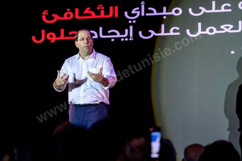 02 septembre 2019 : en ce premier jour de campagne officielle pour l'élection présidentielle anticipée, Youssef Chahed, Chef du Gouvernment en vacances, est candidat pour le nouveau parti Tahya Tounes. Dans une salle d'un hôtel 5 étoiles de Tunis, Youssef Chahed présente de façon théatrale son programme électoral devant une salle composée du bureau du parti, des responsables régionaux et locaux du parti et de personnalités qui le soutiennent. Il a affirmé qu'il rêve d'une Tunisie forte, pour une démocratie plus forte, pour un état régulateur, pour faciliter les démarches d'obtention de visas, propose de changer le mode de scrutin, ... 