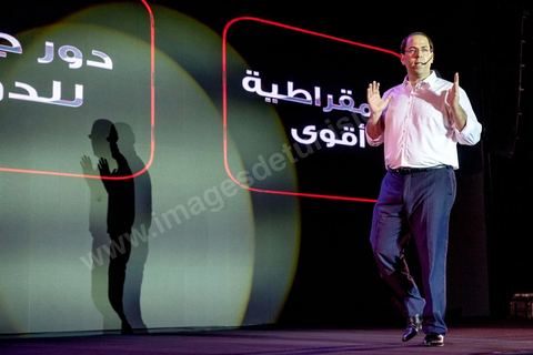 02 septembre 2019 : en ce premier jour de campagne officielle pour l'élection présidentielle anticipée, Youssef Chahed, Chef du Gouvernment en vacances, est candidat pour le nouveau parti Tahya Tounes. Dans une salle d'un hôtel 5 étoiles de Tunis, Youssef Chahed présente de façon théatrale son programme électoral devant une salle composée du bureau du parti, des responsables régionaux et locaux du parti et de personnalités qui le soutiennent. Il a affirmé qu'il rêve d'une Tunisie forte, pour une démocratie plus forte, pour un état régulateur, pour faciliter les démarches d'obtention de visas, propose de changer le mode de scrutin, ... 