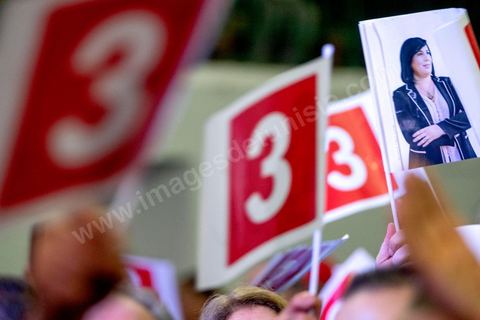 02 septembre 2019 : premier meeting populaire de campagne pour les élections présidentielles de la candidate Abir Moussi dans la salle de sport de la Goulette banlieue de Tunis. Abir Moussi, dans le quartet des sondages, est présidente du parti destourine Libre et candidate aux présidentielles anticipées du 15 septembre, présente les grands axes de son programme devant près de 1500 sympathisants venus de tout le pays. Abir Moussi a réitéré que l’Islam politique n’avait pas de place en Tunisie soulignant qu’Ennahdha était impliqué dans plusieurs « crimes, infractions et menaces de la sûreté nationale ». Dans ce sens, elle a assuré qu’elle ne gouvernera jamais avec le parti islamiste quitte à recourir à l’opposition.