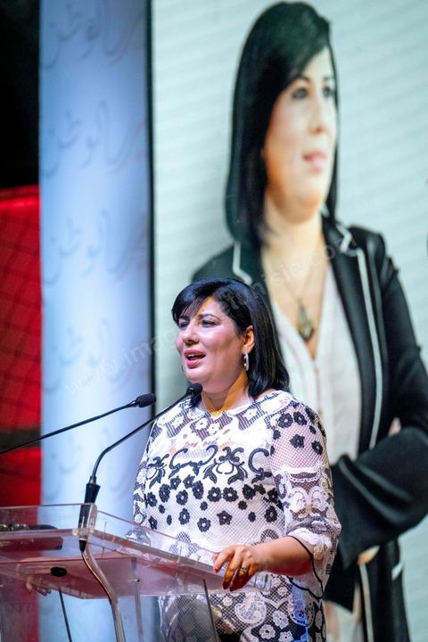 02 septembre 2019 : premier meeting populaire de campagne pour les élections présidentielles de la candidate Abir Moussi dans la salle de sport de la Goulette banlieue de Tunis. Abir Moussi, dans le quartet des sondages, est présidente du parti destourine Libre et candidate aux présidentielles anticipées du 15 septembre, présente les grands axes de son programme devant près de 1500 sympathisants venus de tout le pays. Abir Moussi a réitéré que l’Islam politique n’avait pas de place en Tunisie soulignant qu’Ennahdha était impliqué dans plusieurs « crimes, infractions et menaces de la sûreté nationale ». Dans ce sens, elle a assuré qu’elle ne gouvernera jamais avec le parti islamiste quitte à recourir à l’opposition.