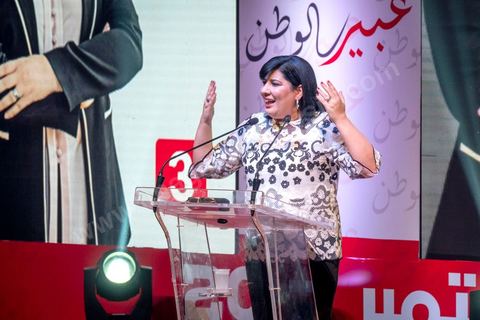 02 septembre 2019 : premier meeting populaire de campagne pour les élections présidentielles de la candidate Abir Moussi dans la salle de sport de la Goulette banlieue de Tunis. Abir Moussi, dans le quartet des sondages, est présidente du parti destourine Libre et candidate aux présidentielles anticipées du 15 septembre, présente les grands axes de son programme devant près de 1500 sympathisants venus de tout le pays. Abir Moussi a réitéré que l’Islam politique n’avait pas de place en Tunisie soulignant qu’Ennahdha était impliqué dans plusieurs « crimes, infractions et menaces de la sûreté nationale ». Dans ce sens, elle a assuré qu’elle ne gouvernera jamais avec le parti islamiste quitte à recourir à l’opposition.