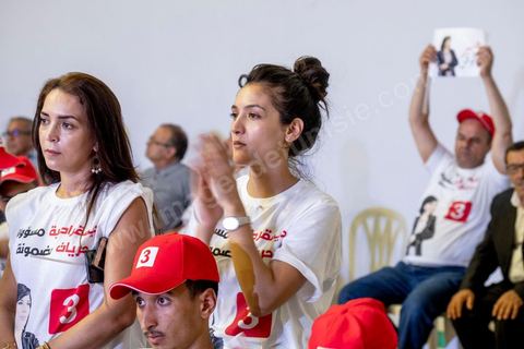 02 septembre 2019 : premier meeting populaire de campagne pour les élections présidentielles de la candidate Abir Moussi dans la salle de sport de la Goulette banlieue de Tunis. Abir Moussi, dans le quartet des sondages, est présidente du parti destourine Libre et candidate aux présidentielles anticipées du 15 septembre, présente les grands axes de son programme devant près de 1500 sympathisants venus de tout le pays. Abir Moussi a réitéré que l’Islam politique n’avait pas de place en Tunisie soulignant qu’Ennahdha était impliqué dans plusieurs « crimes, infractions et menaces de la sûreté nationale ». Dans ce sens, elle a assuré qu’elle ne gouvernera jamais avec le parti islamiste quitte à recourir à l’opposition.