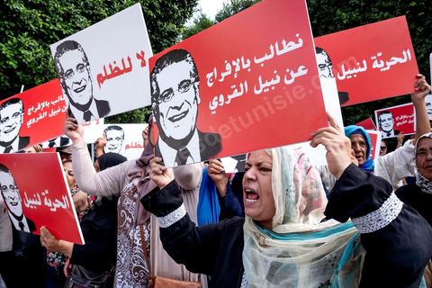 03 septembre 2019 : devant le tribunal de Tunis, rassemblement de soutien pour Nabil Karoui, candidat aux présidentielles en prison. Ce matin la chambre de mise en accusation, relevant du Pole Judiciaire, Economique et Financer examine et statue sur la demande de libération de Monsieur Nabil Karoui, candidat à l’élection présidentielle anticipée, et à la Cour d'appel de Tunis. Nabil Karoui est emprisonné depuis le 23 aout suite à une arrestation douteuse et inquiétante pour la démocratie tunisienne, mais en prison il reste candidat à la présidentielle. 