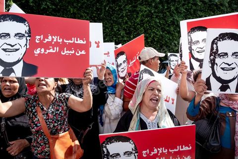 03 septembre 2019 : devant le tribunal de Tunis, rassemblement de soutien pour Nabil Karoui, candidat aux présidentielles en prison. Ce matin la chambre de mise en accusation, relevant du Pole Judiciaire, Economique et Financer examine et statue sur la demande de libération de Monsieur Nabil Karoui, candidat à l’élection présidentielle anticipée, et à la Cour d'appel de Tunis. Nabil Karoui est emprisonné depuis le 23 aout suite à une arrestation douteuse et inquiétante pour la démocratie tunisienne, mais en prison il reste candidat à la présidentielle. 