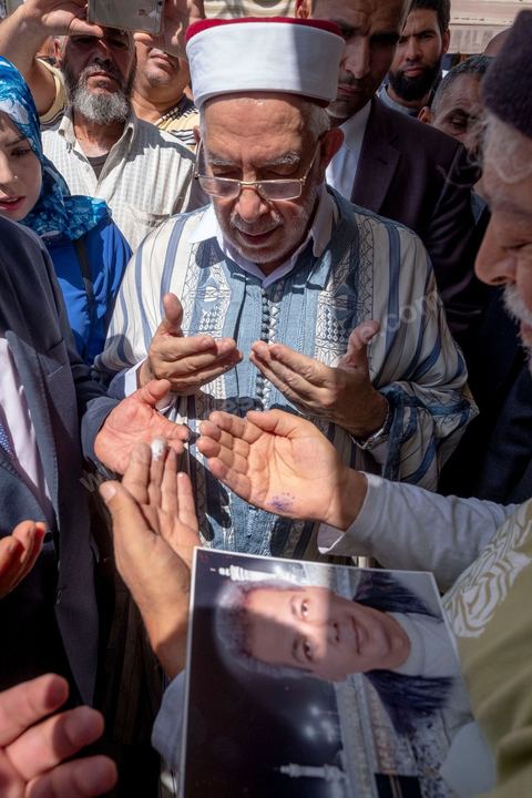 04 septembre 2019 : Abdelfattah Mourou, premier candidat du parti Ennahdha à des élections présidentielles, en campagne électorale pour les présidentielles anticipées du 15 septembre dasn le nord ouest de la Tunisie. Après une tournée dasn les rues, souks et marchés de Jendouba, le candidat d'Ennahdha s'est rendu dasn un village agricole de cette région très fertile pour rencontrer des agriculteurs. 