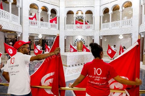 07 septembre 2019 : à Monastir sur l'espalande devant le Mausolée de Habib Bourguiba, Abdelkarim Zbidi, candidat de dernière minute et dit indépendant, tient son premier meeting populaire de campagne présidentielle. Après une visite sur la tombe de Bourguiba, Zbidi a tenu une foule de 3000 personnes avec un discours de 15 minutes. 